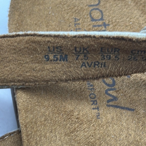 Natural Soul Gold Floral Sandals Size 9.5 MCS6366C - Picture 7 of 7